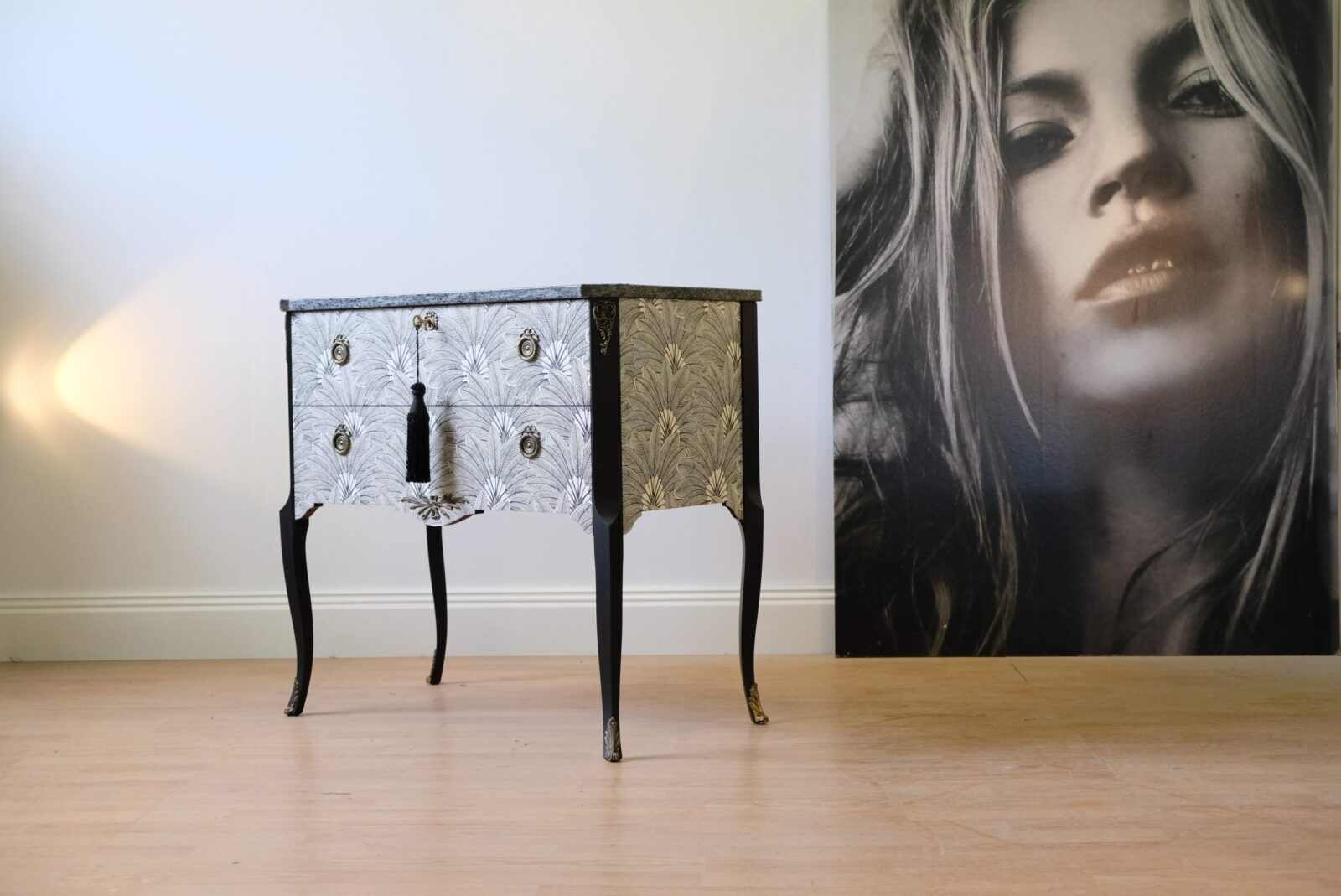 Sängbord Gustaviansk Haupt - Till kontinentalsäng - Säljes