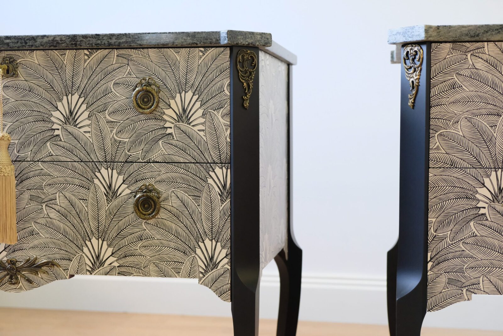 Sängbord Gustaviansk Haupt - Till kontinentalsäng - Säljes