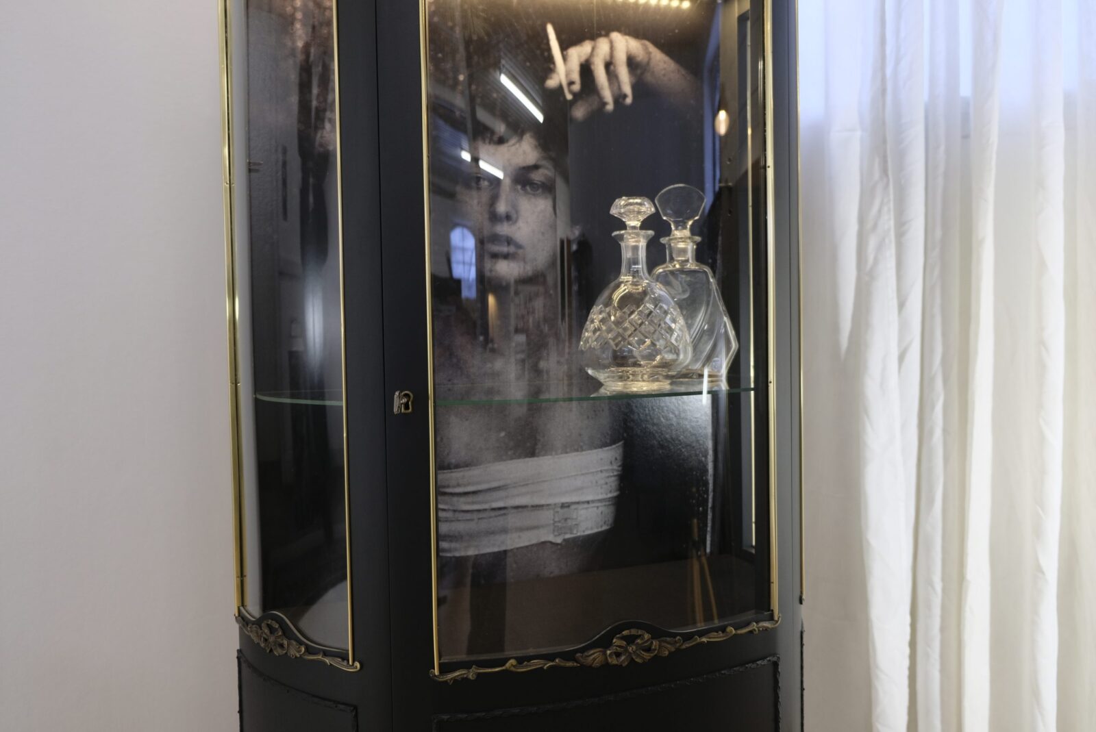 Vittrinskåp antikt - Louis XVI - Till Salu