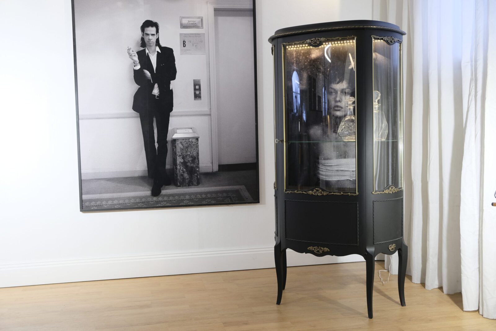 Vittrinskåp antikt - Louis XVI - Till Salu