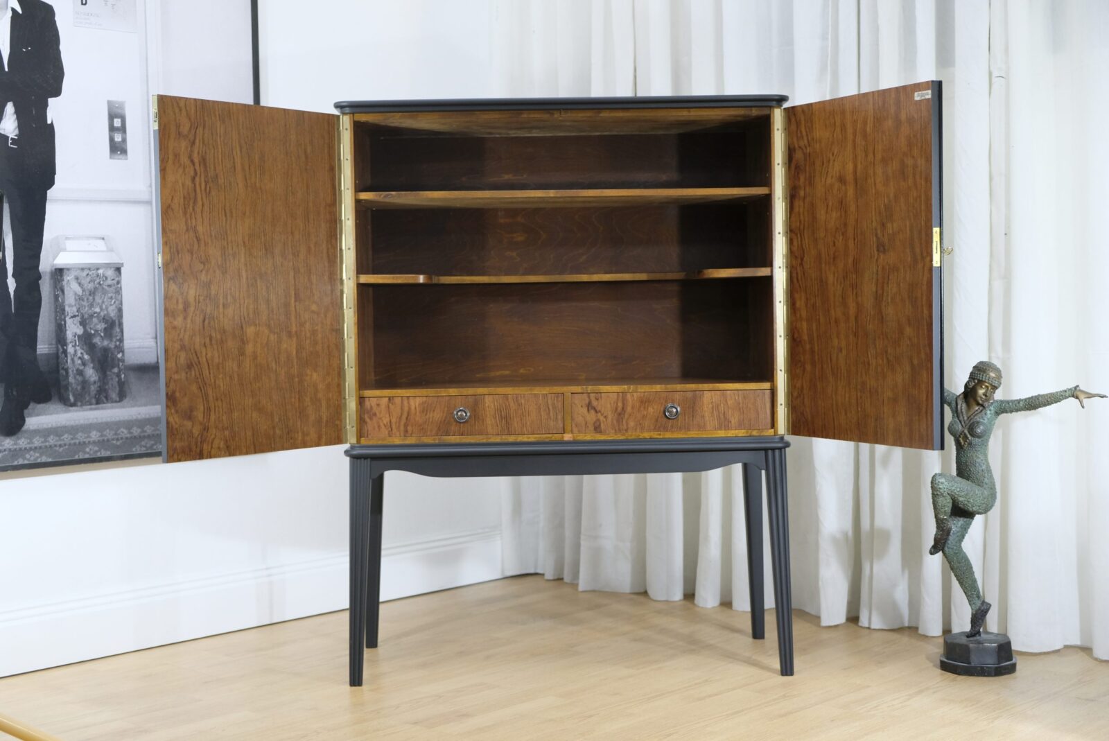 SKÅP SWEDISH MODERN 1930-TAL - Säljes