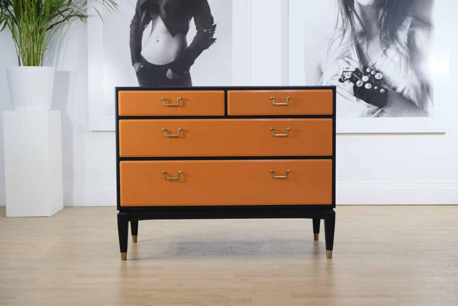 SWEDISH MODERN BYRÅ - HERMÉS - Till Salu