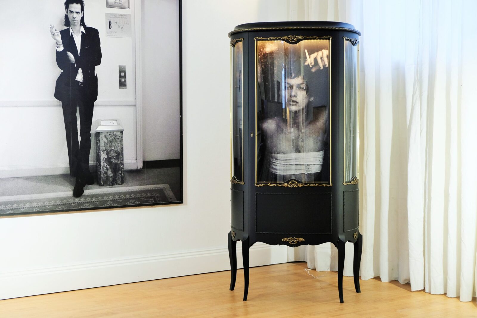 Vittrinskåp antikt - Louis XVI - Till Salu