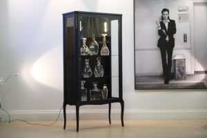 vitrinskap-611 Vitrinskåp gustavianskt antikt ca 1940