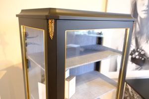 DSCF9656 Vitrinskåp antikt 1940 - Display Cabinet - Sålt - Liknande kan beställas