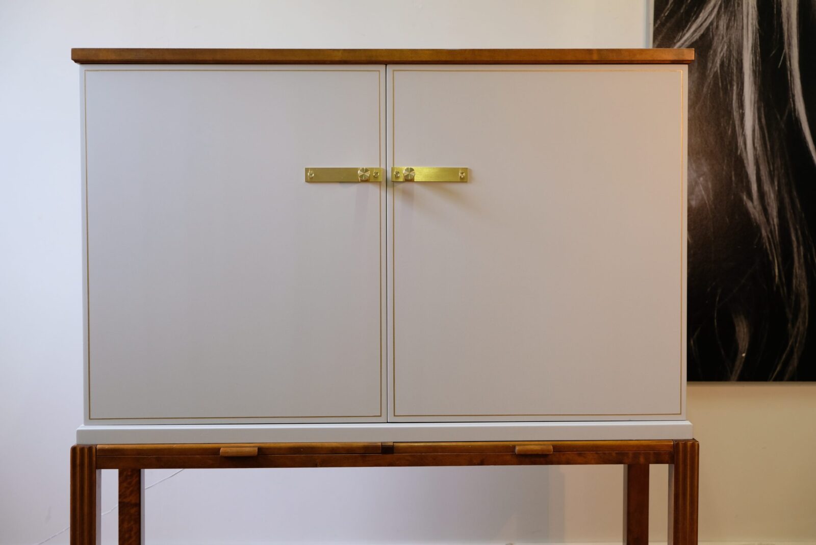 Barskåp Swedish Grace 1930 - Vitt med guldramar - Liknande kan beställas