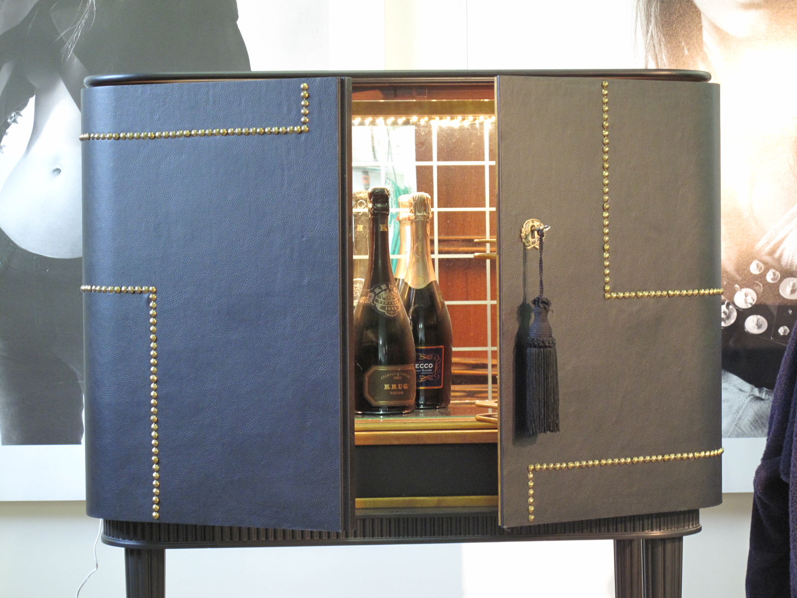 Barskåp ca 1940 Swedish Grace - Svart skinn & nitar - Sålt