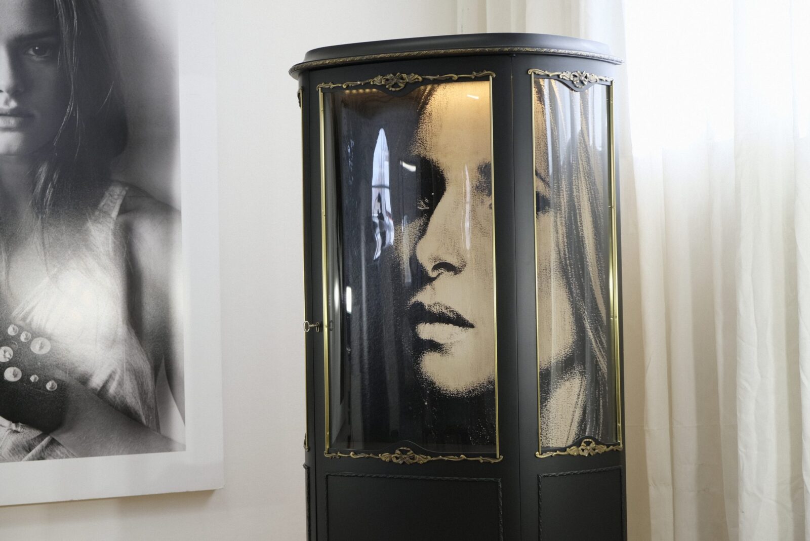 Vitrinskåp antikt - Louis XVI - Till Salu