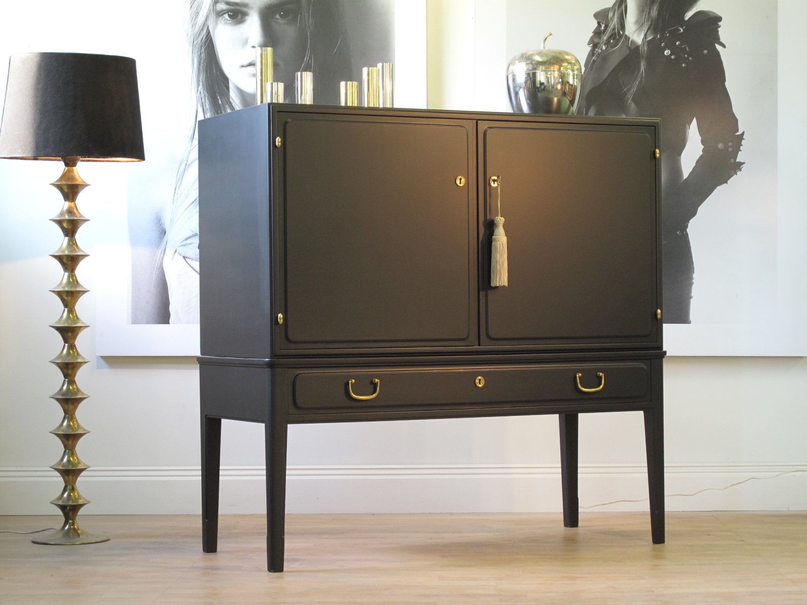 Svart Barskåp - Bar Cabinet - Sålt - Liknande kan beställas