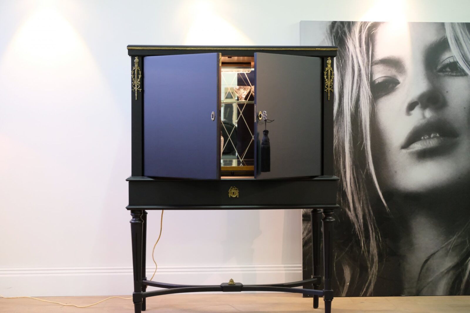 Barskåp - Sengustavianskt - Svart / mässing