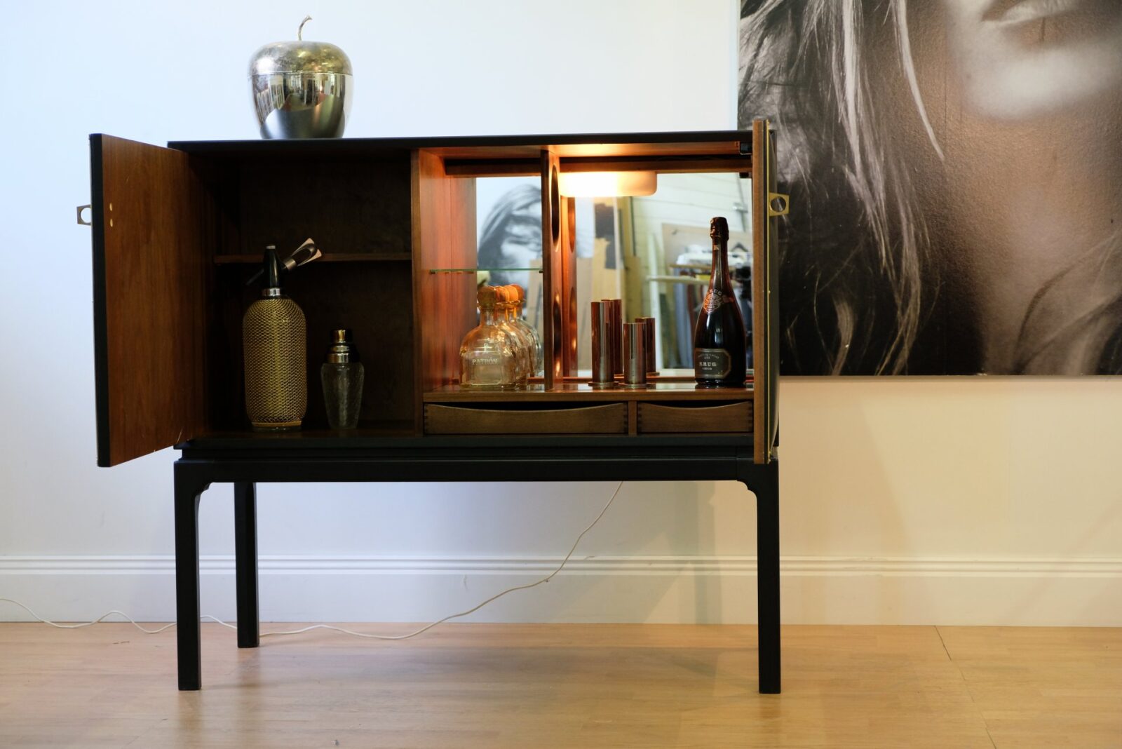 BARSKÅP - DANSKT 1960-TAL - LIKNANDE KAN BESTÄLLAS