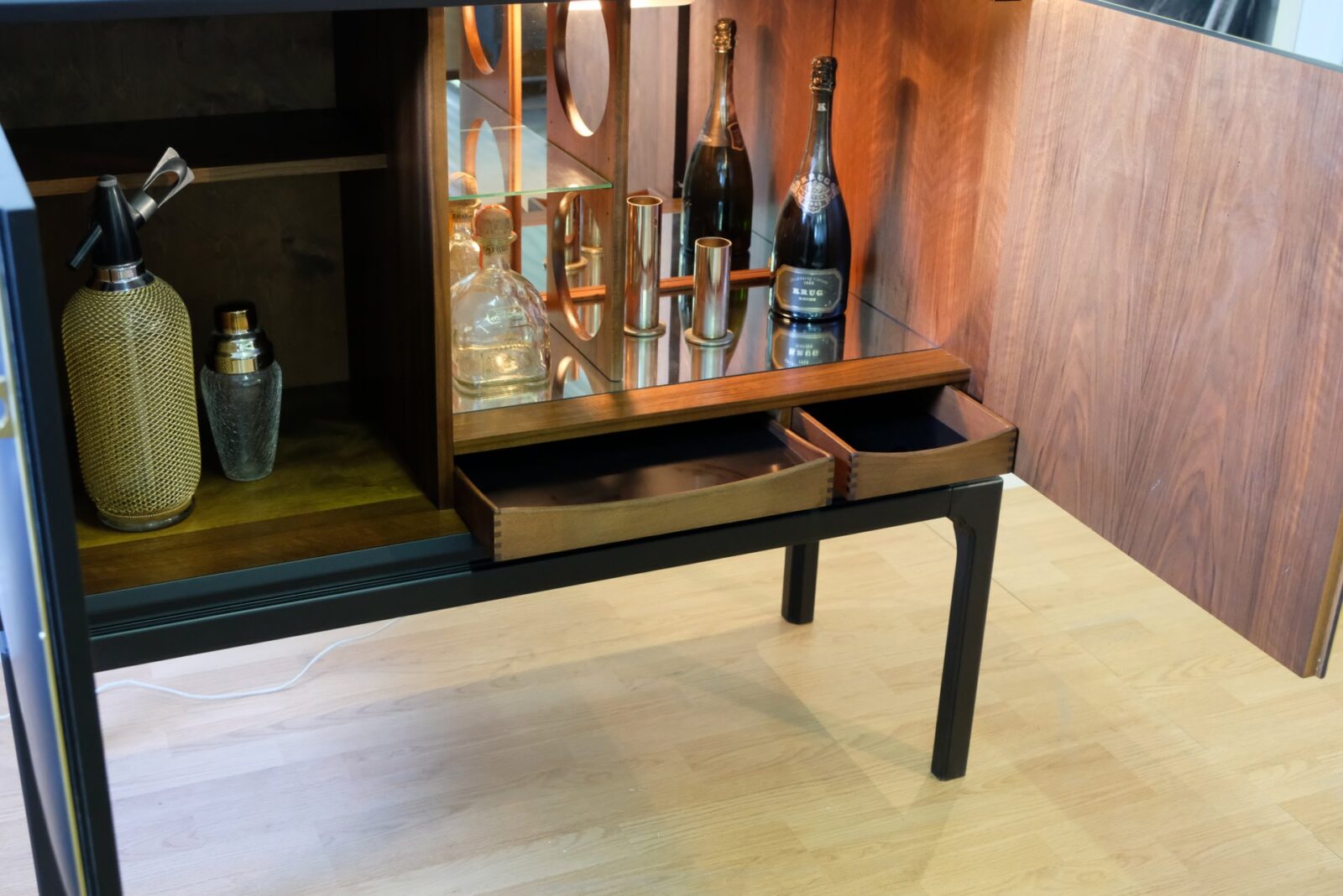 BARSKÅP - DANSKT 1960-TAL - LIKNANDE KAN BESTÄLLAS