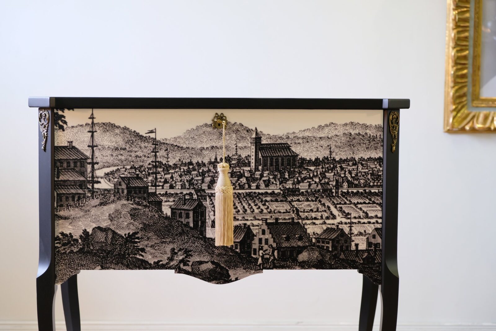 SÅLT - BYRÅ GUSTAVIANSK HAUPT - LIKADAN KAN BESTÄLLAS