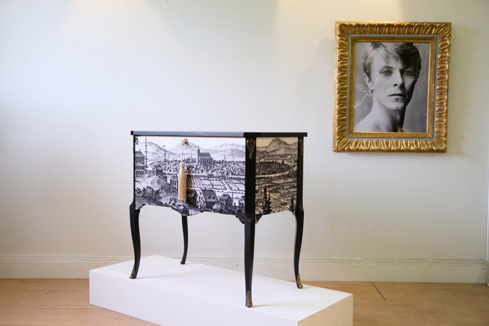 SÅLT - BYRÅ GUSTAVIANSK HAUPT - LIKADAN KAN BESTÄLLAS