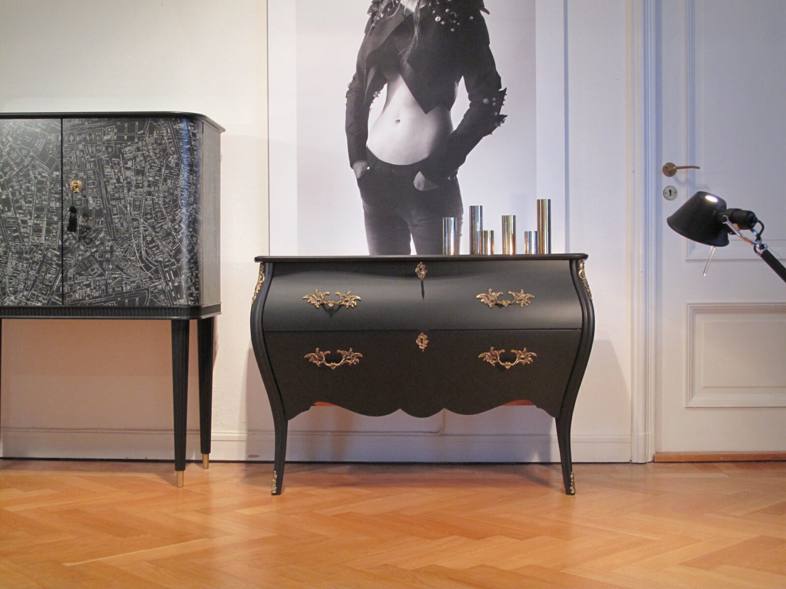 ANTIK ROKOKO SVART SUPERFINISH - LIKNANDE KAN BESTÄLLAS