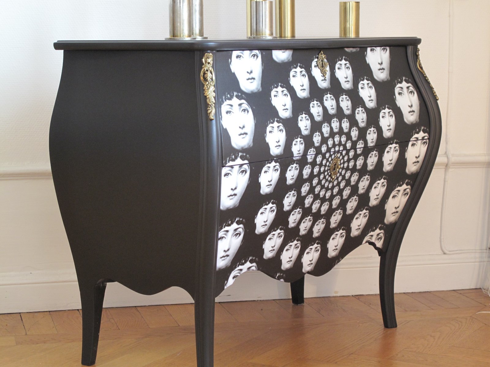 SVART ROKOKO - FORNASETTI BIG BANG - LIKNANDE KAN BESTÄLLAS