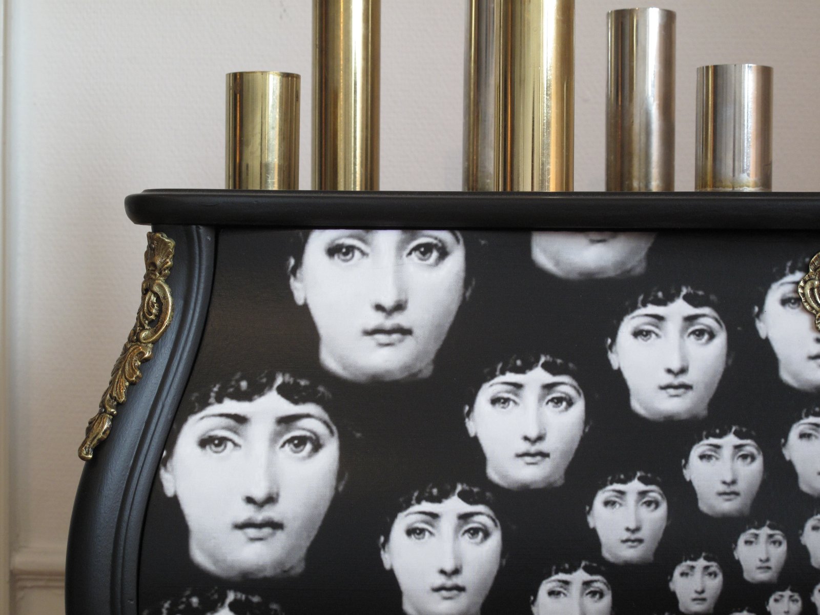 SVART ROKOKO - FORNASETTI BIG BANG - LIKNANDE KAN BESTÄLLAS