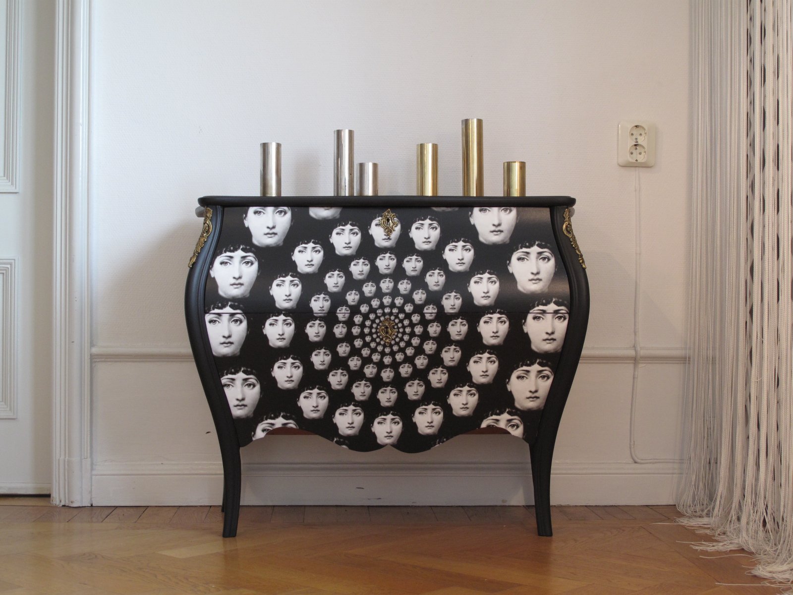 SVART ROKOKO - FORNASETTI BIG BANG - LIKNANDE KAN BESTÄLLAS