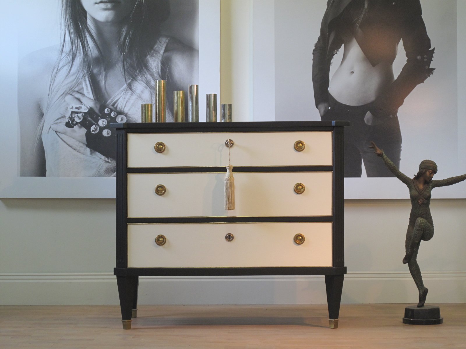 Byrå Gustaviansk Byrå Vs Coco Chanel - Såld - Liknande kan beställas