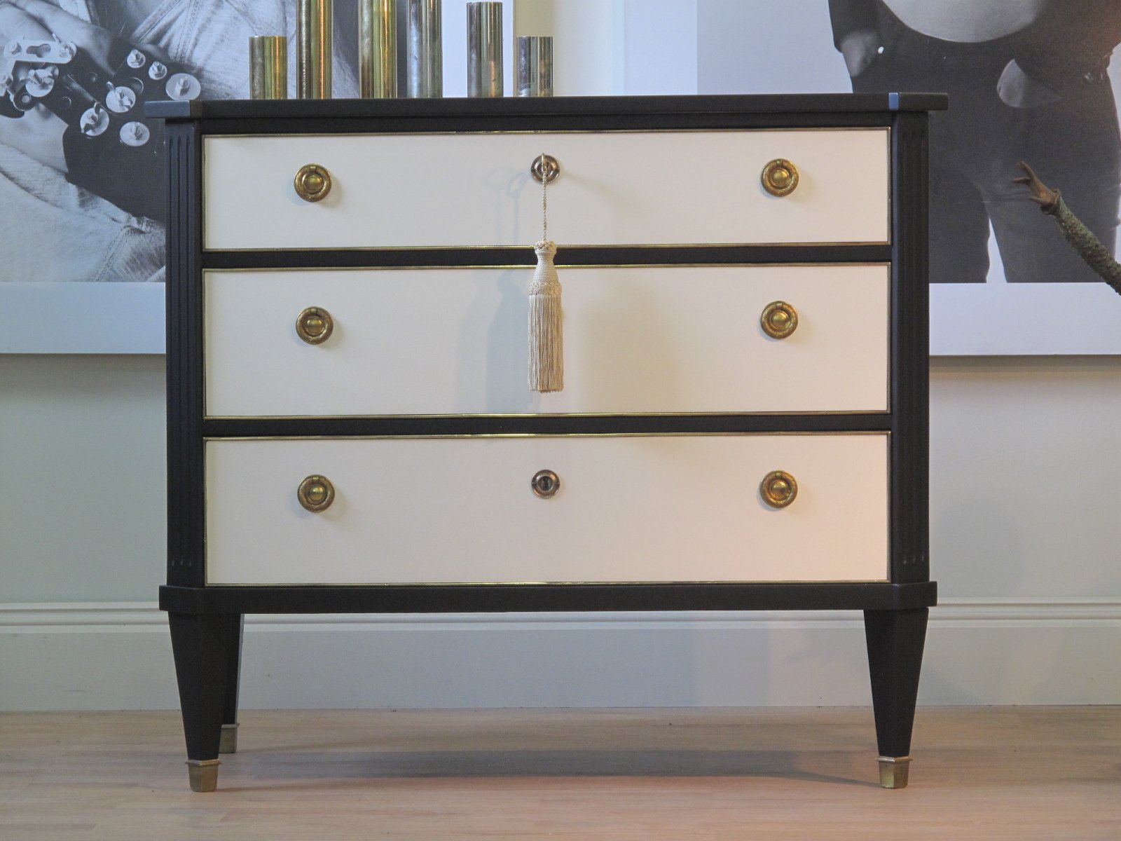 Byrå Gustaviansk Byrå Vs Coco Chanel - Såld - Liknande kan beställas