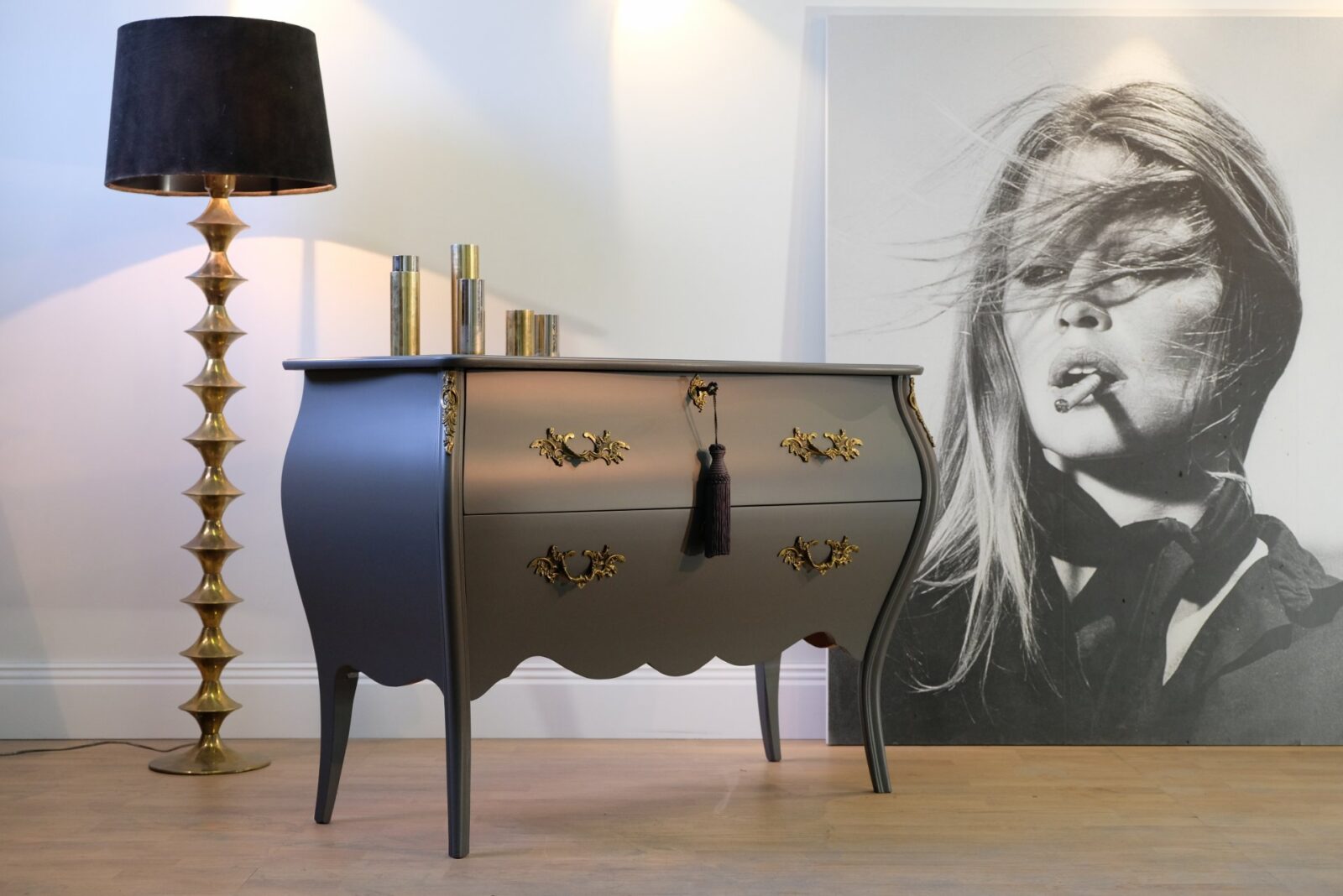 SÅLT - BYRÅ - ROKOKO GRÅ SUPERFINISH - LIKADAN KAN BESTÄLLAS