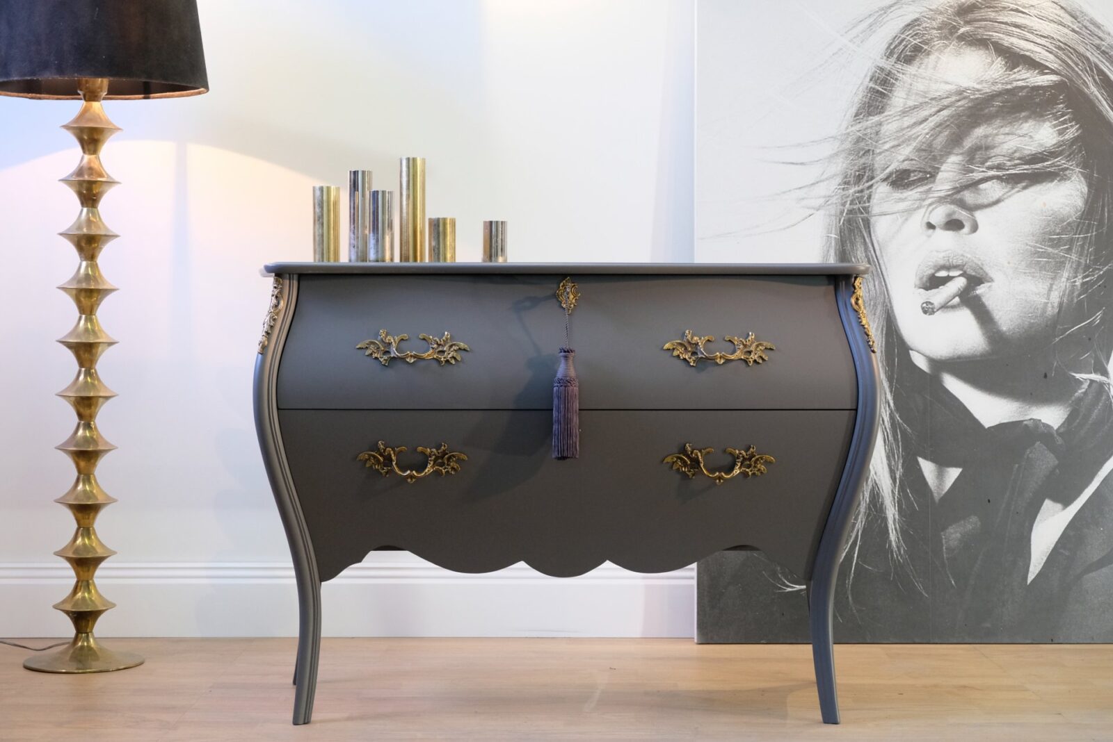 SÅLT - BYRÅ - ROKOKO GRÅ SUPERFINISH - LIKADAN KAN BESTÄLLAS