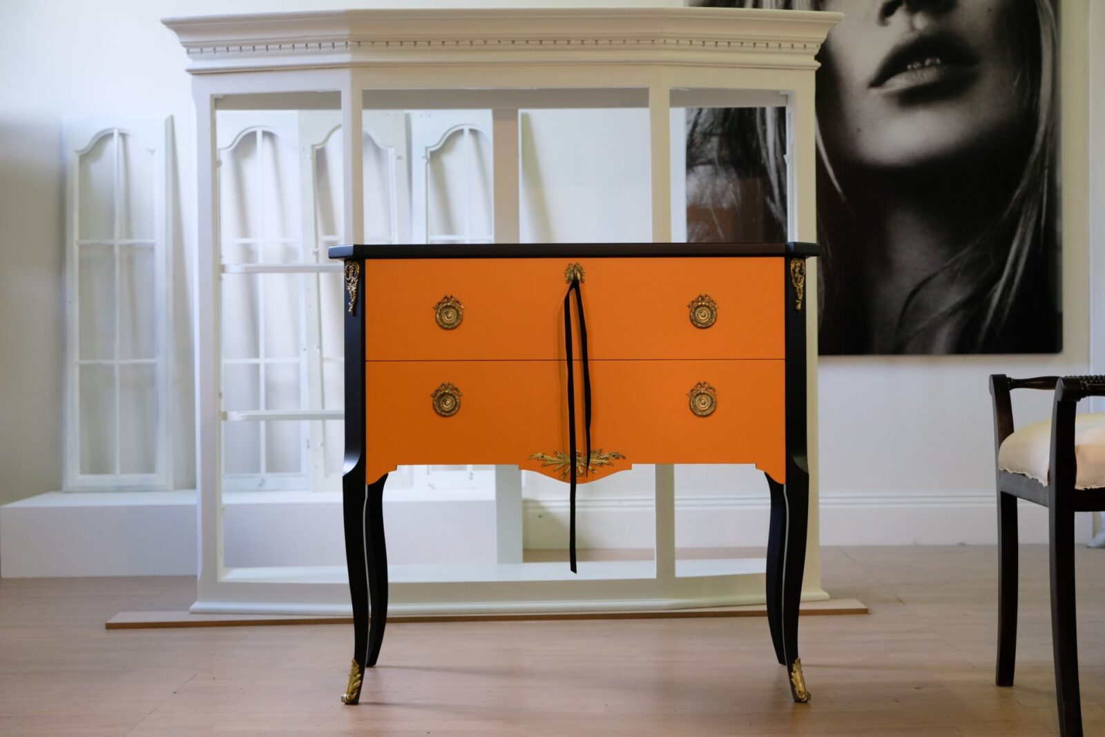 SÅLT - BYRÅ GUSTAVIANSK HERMES ORANGE - LIKADAN KAN BESTÄLLAS