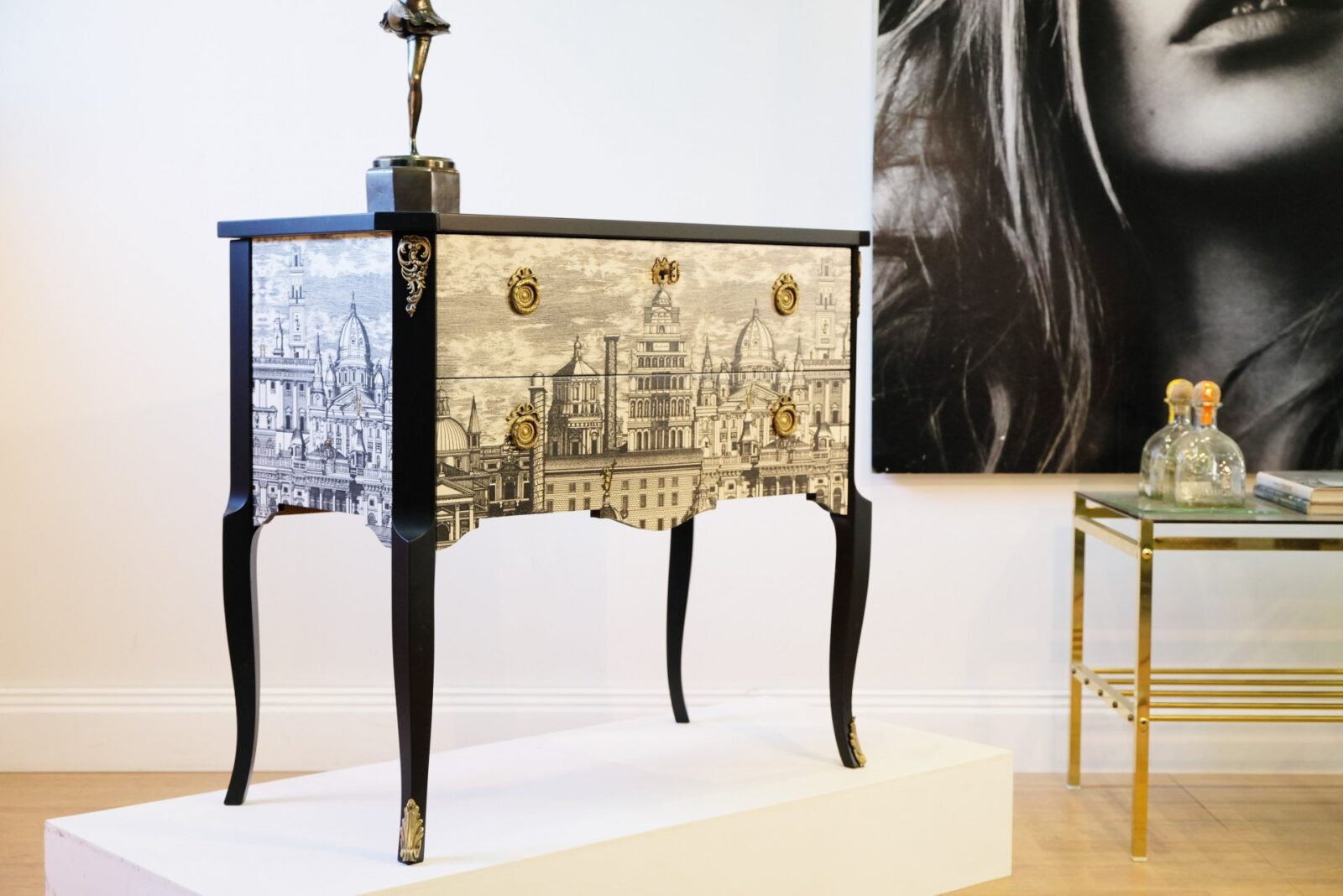 BYRÅ - PRINT FORNASETTI - LIKADAN KAN BESTÄLLAS