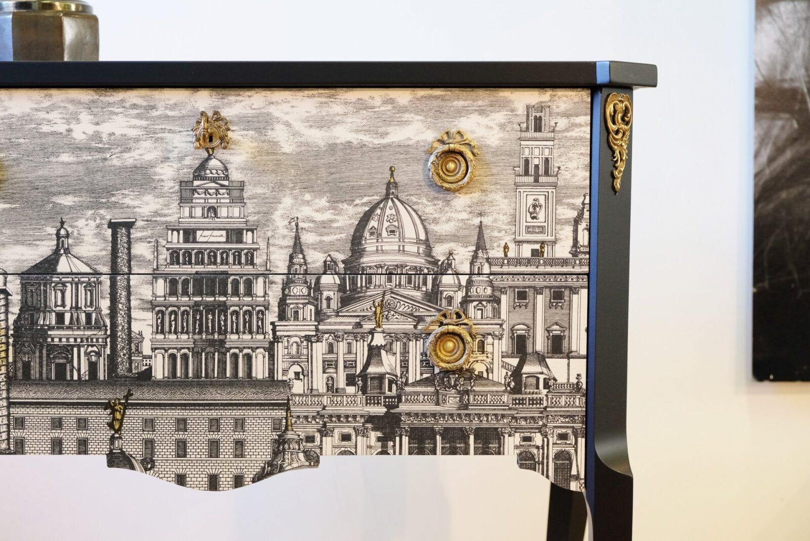 BYRÅ - PRINT FORNASETTI - LIKADAN KAN BESTÄLLAS