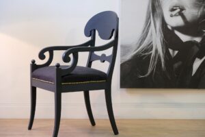 karmstol-645.1_f SÅLT - KARMSTOL - EMPIRE - FARROW AND BALL OFF BLACK - LIKNANDE KAN BESTÄLLAS