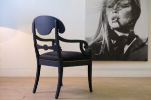 karmstol-645.2_f SÅLT - KARMSTOL - EMPIRE - FARROW AND BALL OFF BLACK - LIKNANDE KAN BESTÄLLAS