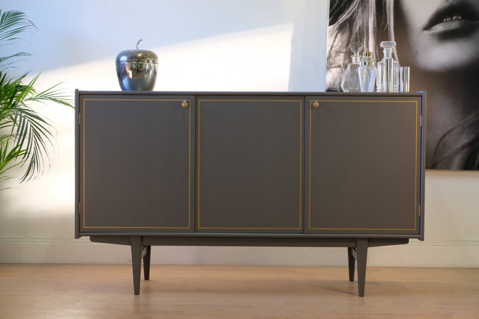 Sideboard - Liknande kan beställas