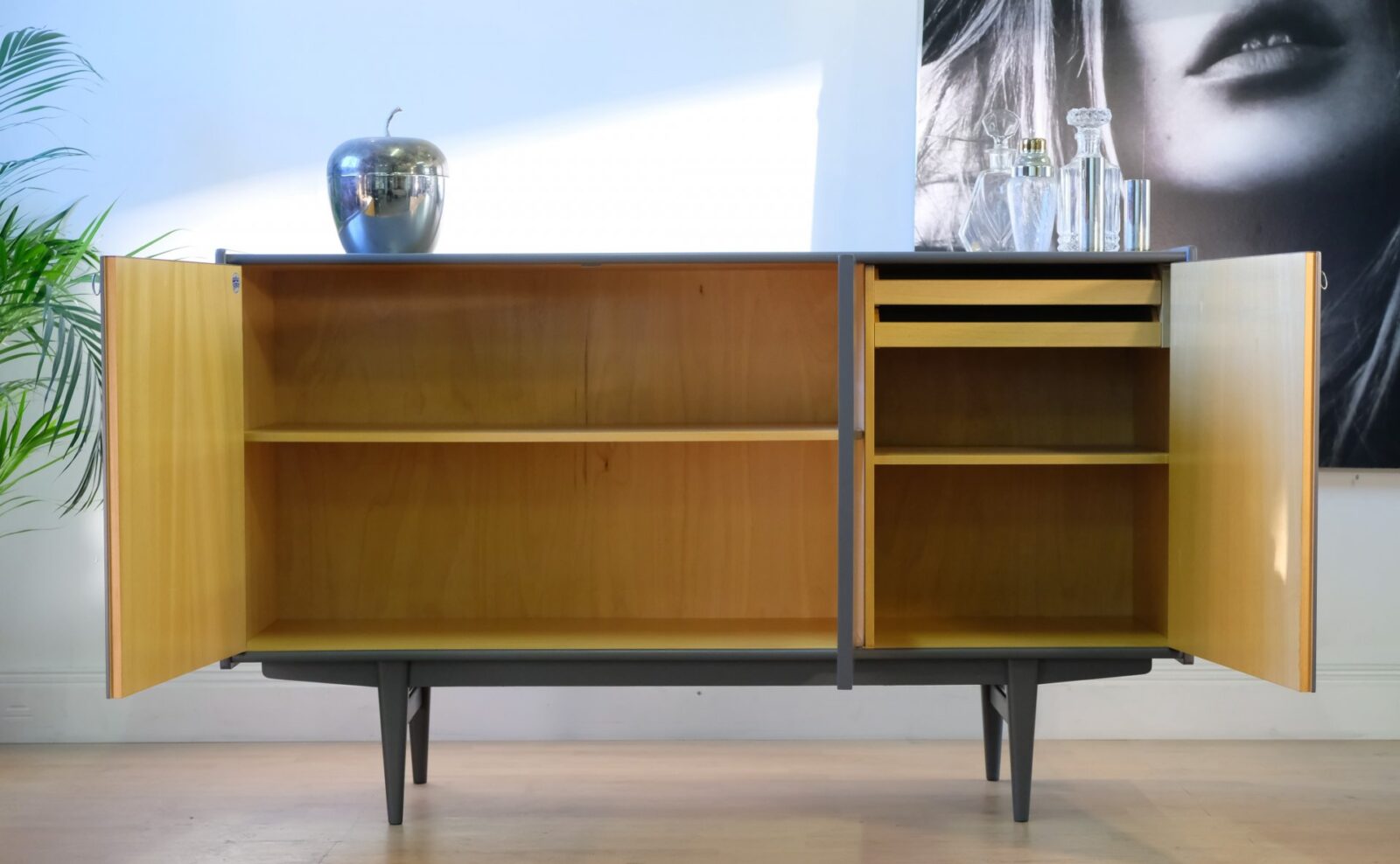 Sideboard - Liknande kan beställas