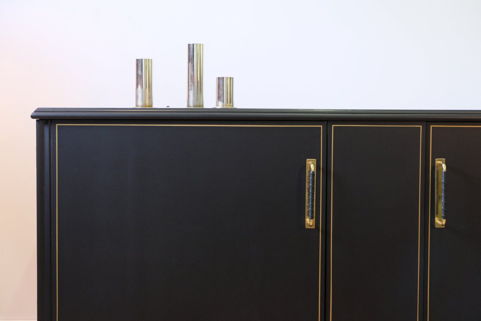 Sideboard antikt - ca 1930 - Matt svart/ guldramar - Liknande kan beställas