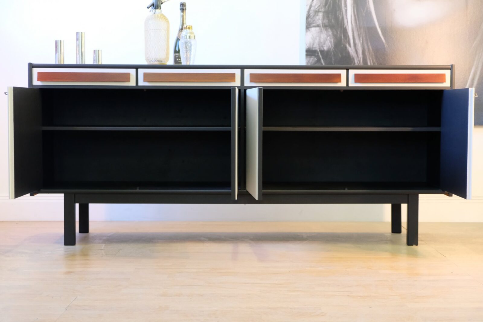 Sideboard - Mint Condition - Liknande kan beställas