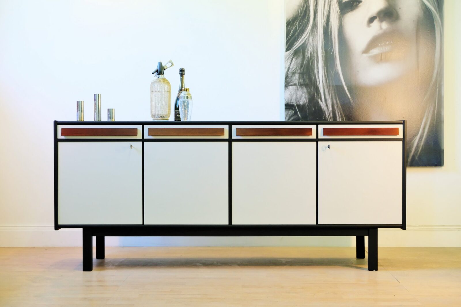 Sideboard - Mint Condition - Liknande kan beställas