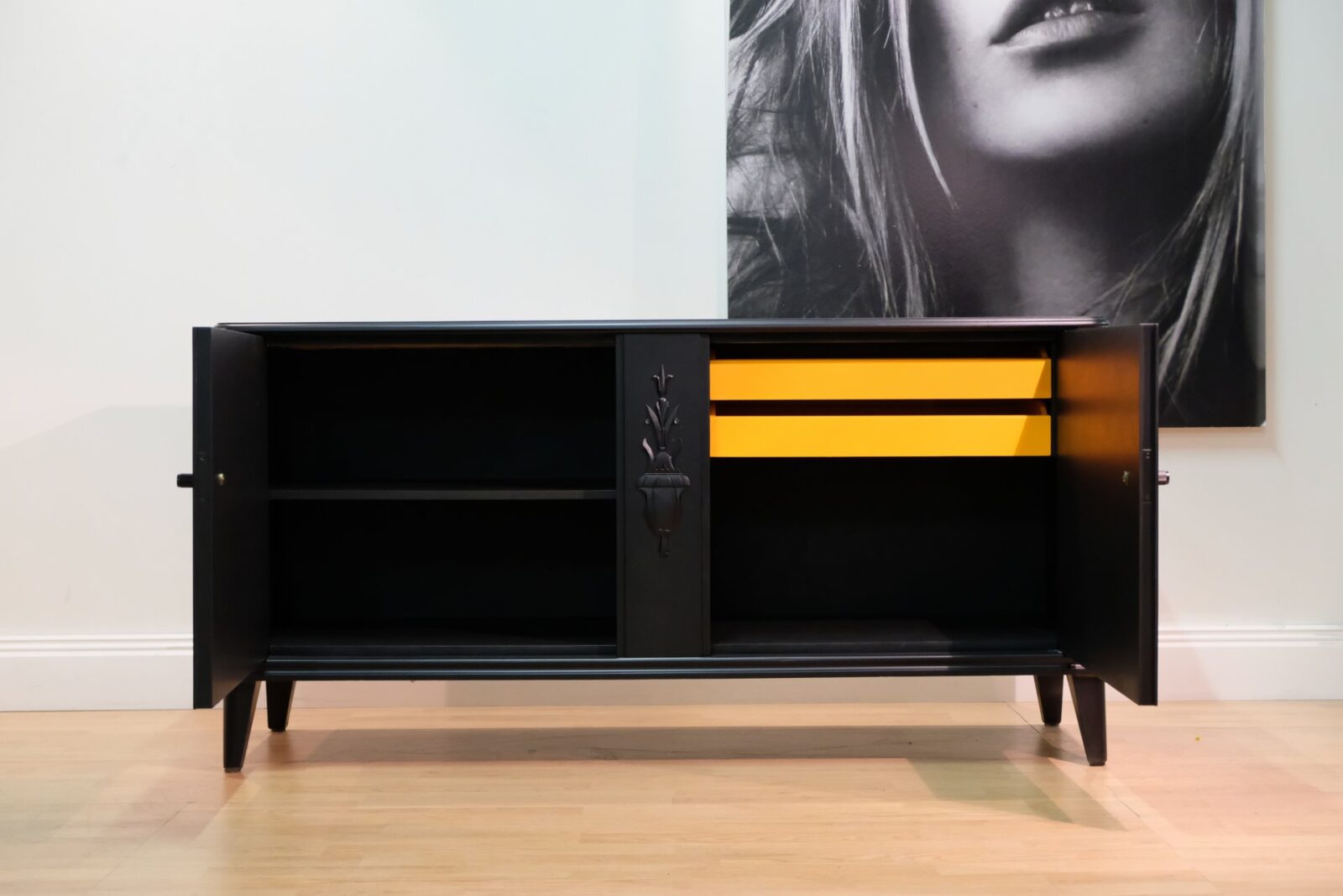 SIDEBOARD CA 1930 - PIANO BLACK - LIKNANDE KAN BESTÄLLAS