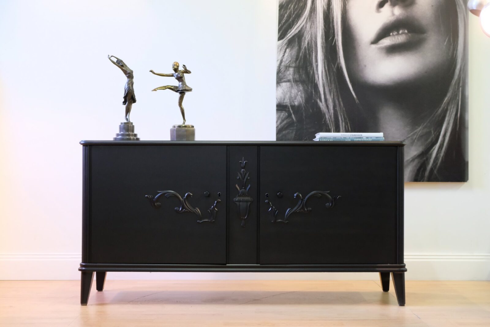 SIDEBOARD CA 1930 - PIANO BLACK - LIKNANDE KAN BESTÄLLAS