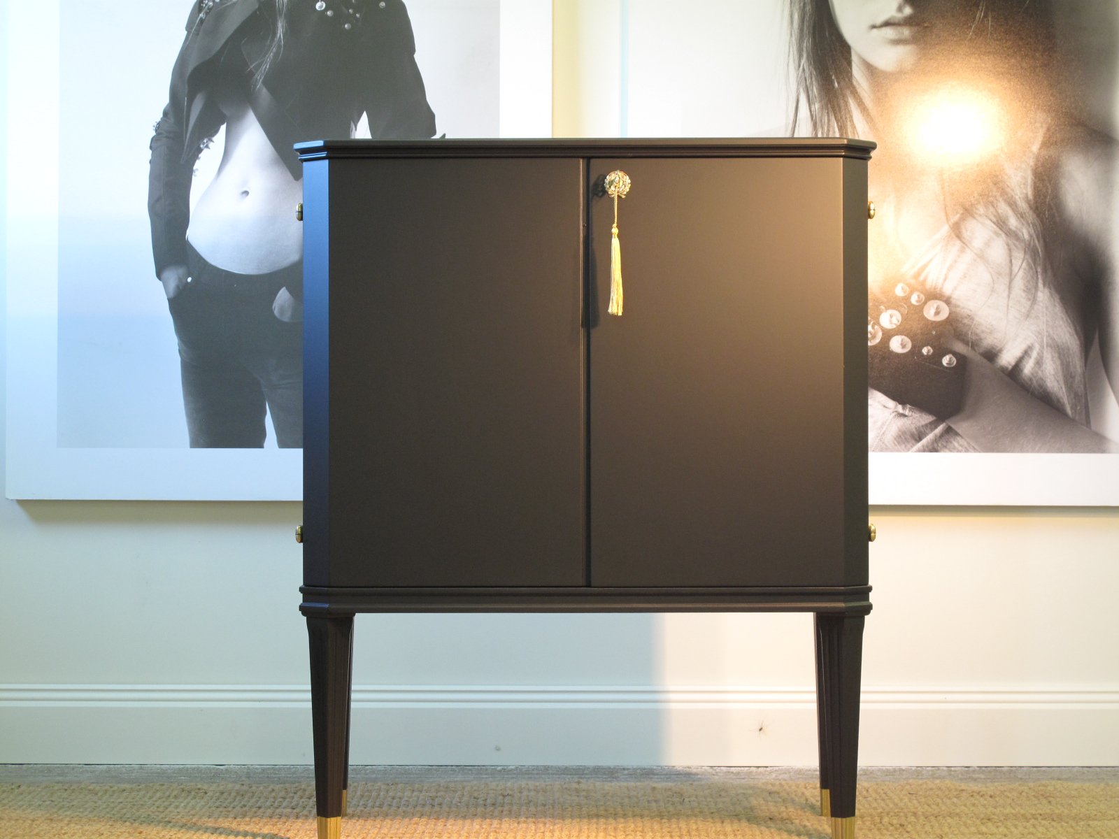 Skåp Gustavianskt - Svart superfinish - Sålt - Liknande kan beställas