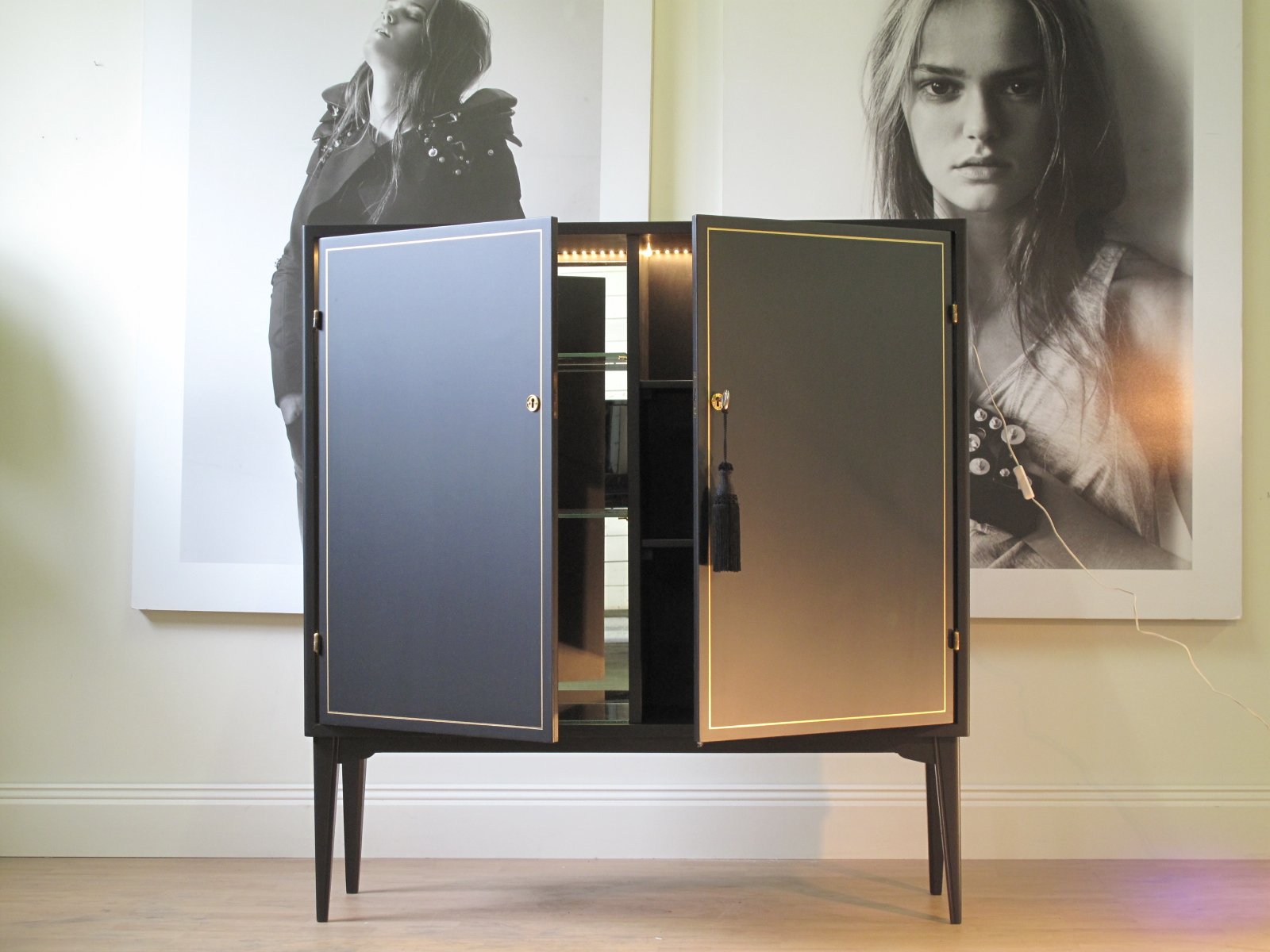 Barskåp stilrent ca 1950