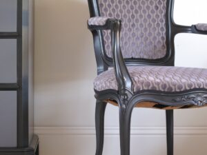 stol-286.2_f SÅLT - ANTIK KARMSTOL ROKOKO - LIKNANDE KAN BESTÄLLAS