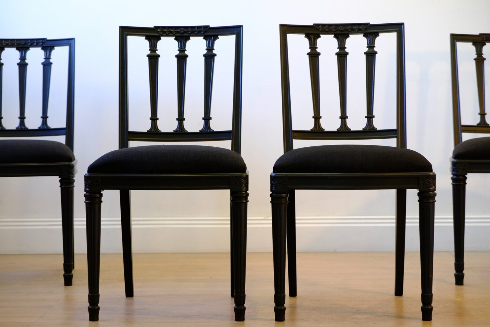 Gustavianska Stolar - Liknande kan beställas