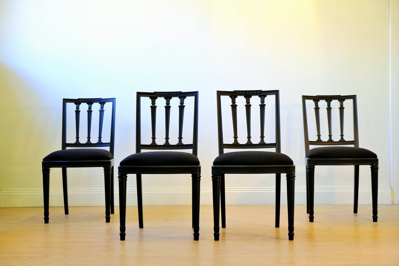 Gustavianska Stolar - Liknande kan beställas