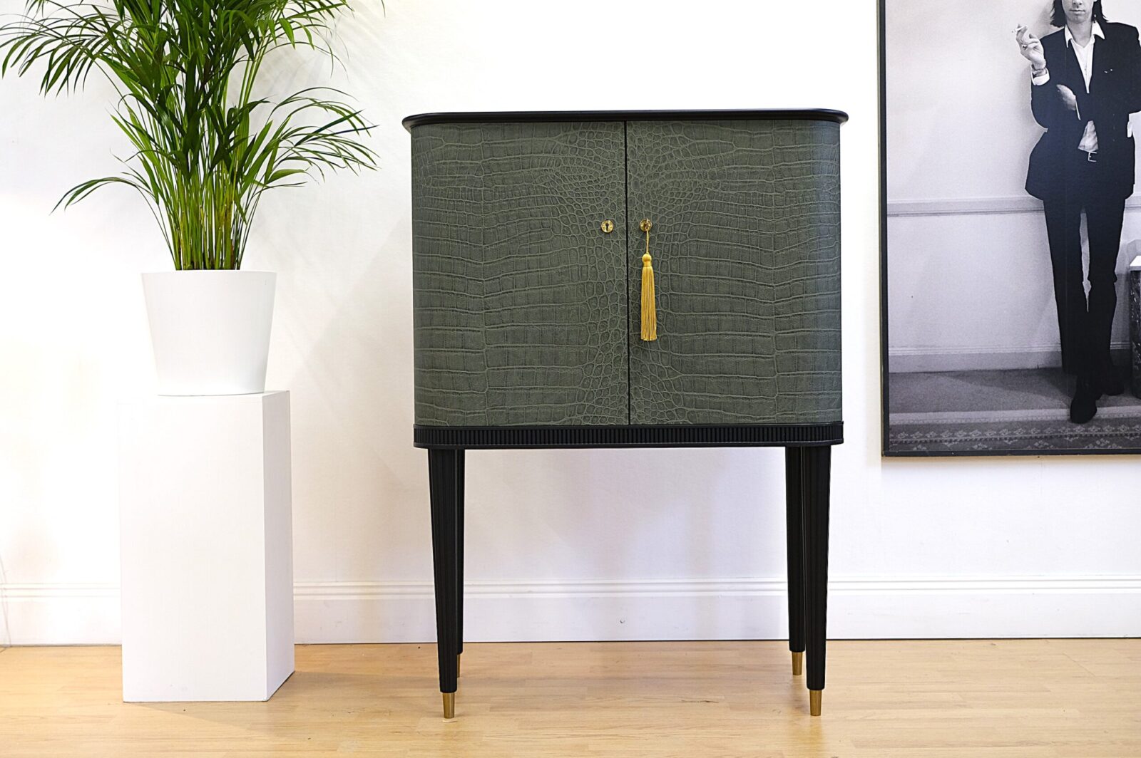 Barskåp antiskt Sedish Grace