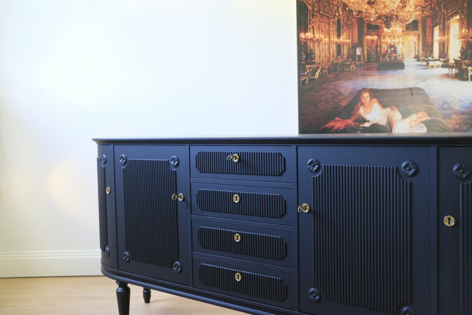 Gustavianskt  Sideboard - Likadant kan beställas