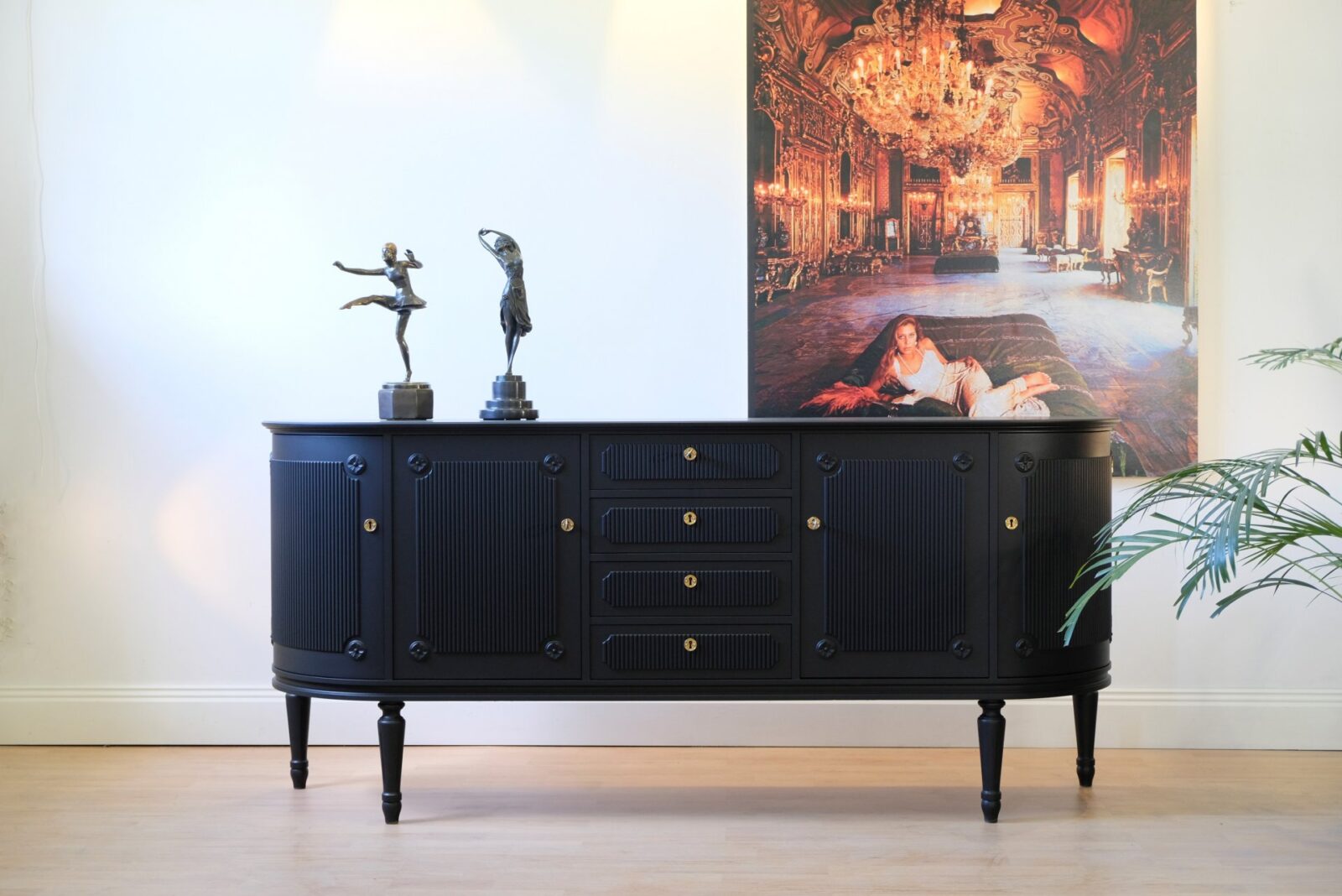 Gustavianskt  Sideboard - Likadant kan beställas