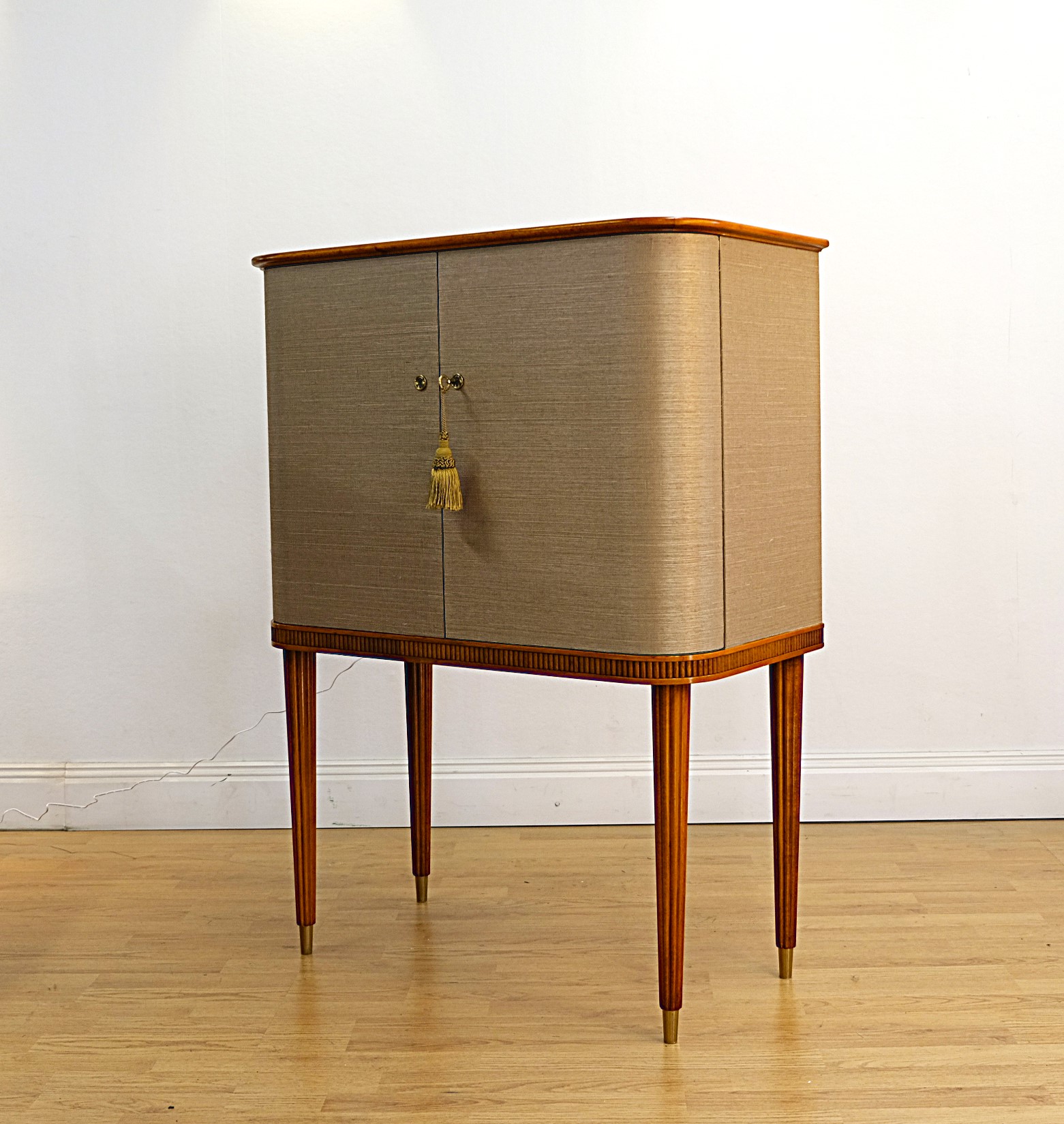 _DSF0639 Perfect bar cabinet Sweden 1940s